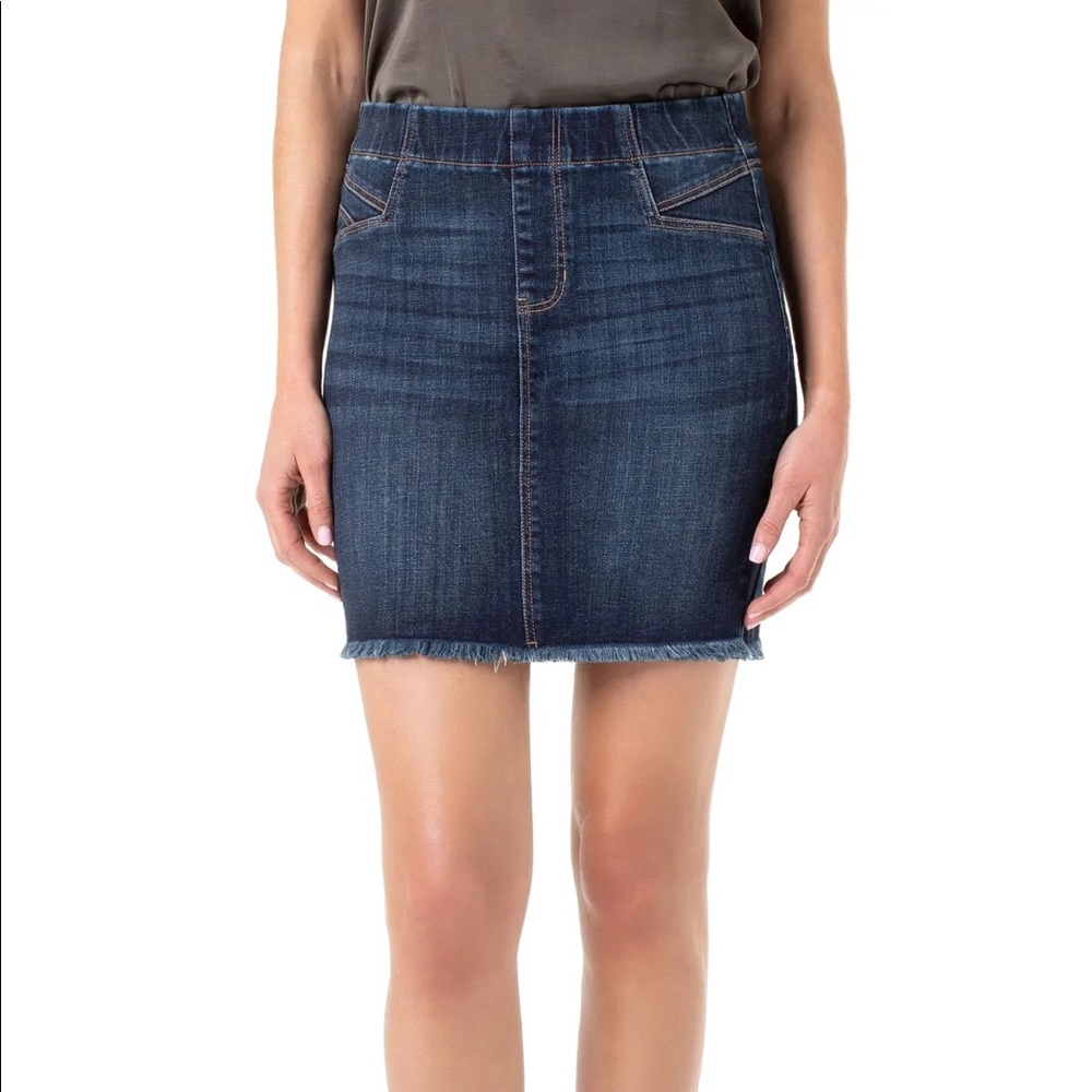 Never worn Liverpool Stretch Pull On Denim Mini Skirt Size 6/28